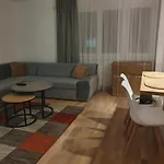Charm A Apartment *