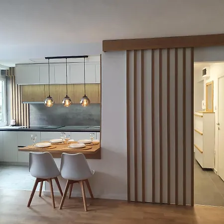 Apartment Charm A *